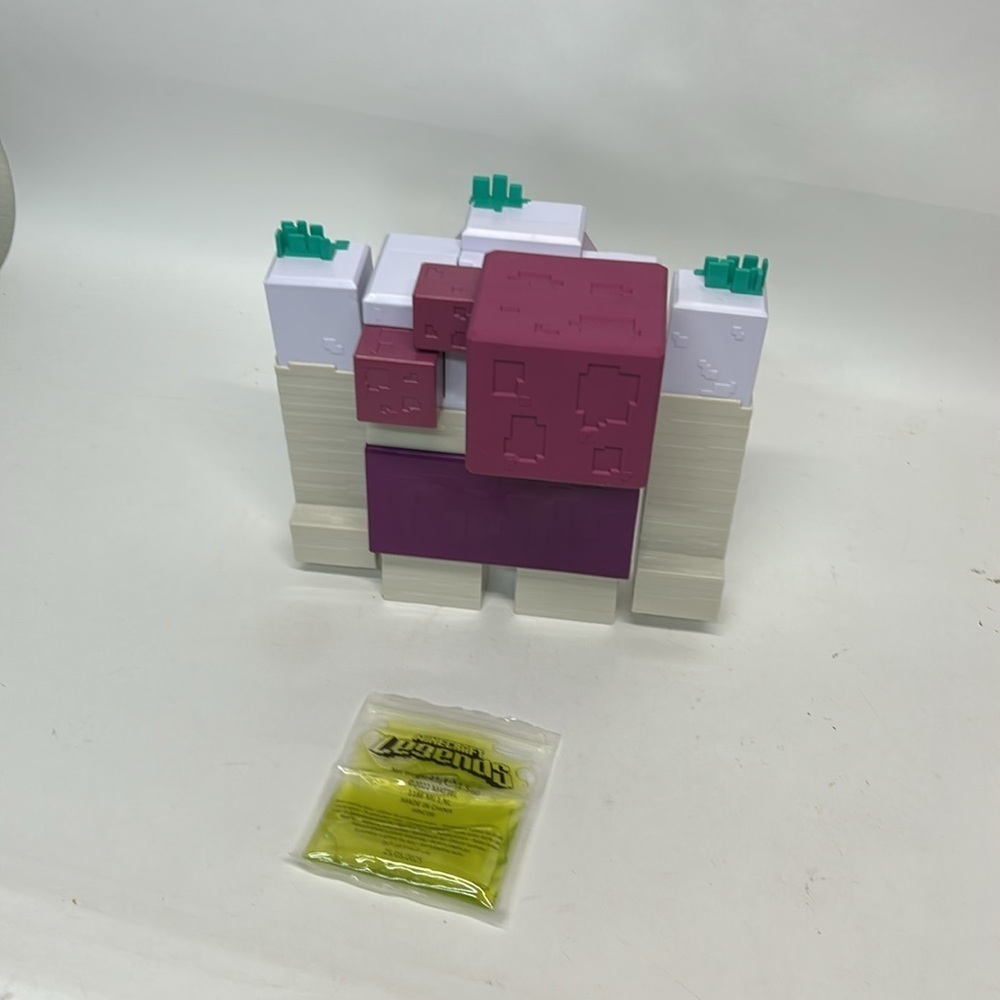 Minecraft Legends Devourer Boss Action Figure With Slime - Picture 3 of 5